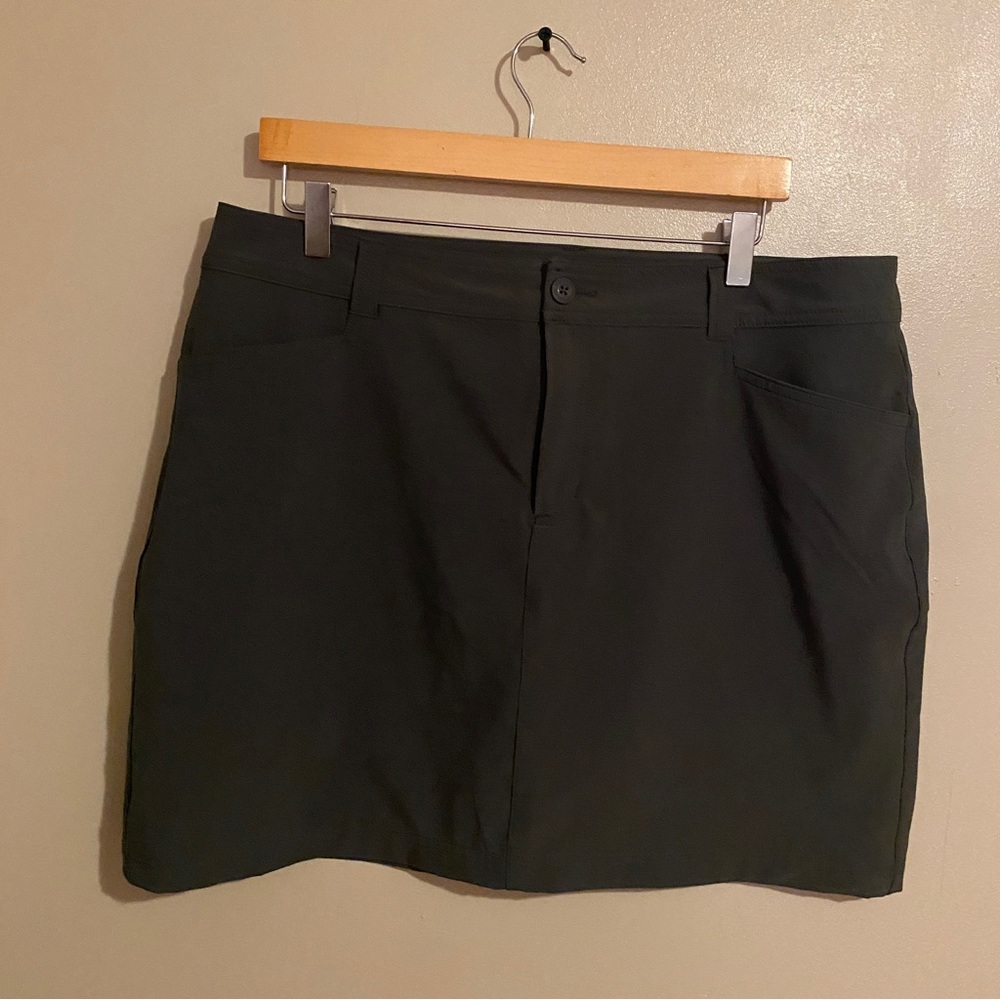 Eddie Bauer Grey Skorts Shirt Size 14